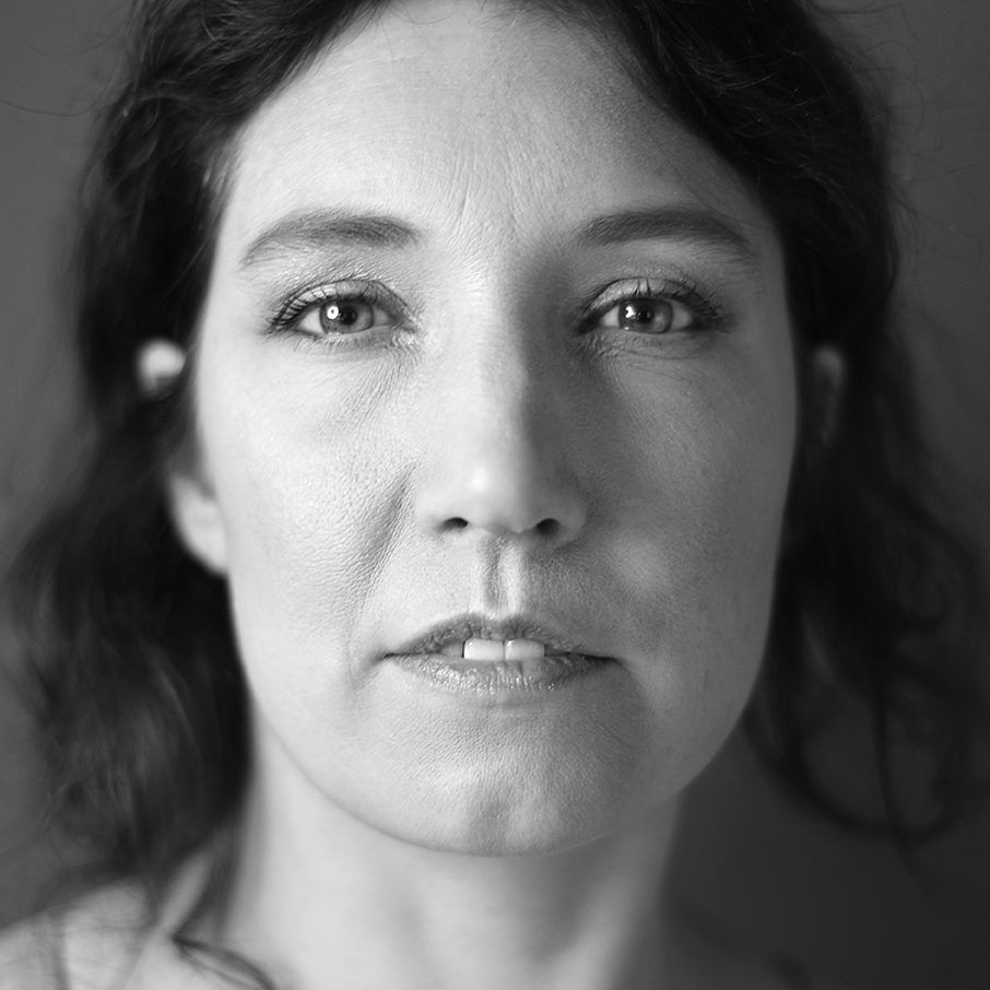 Portret-fotograaf-den-bosch-Nikki-foto-zwart-wit